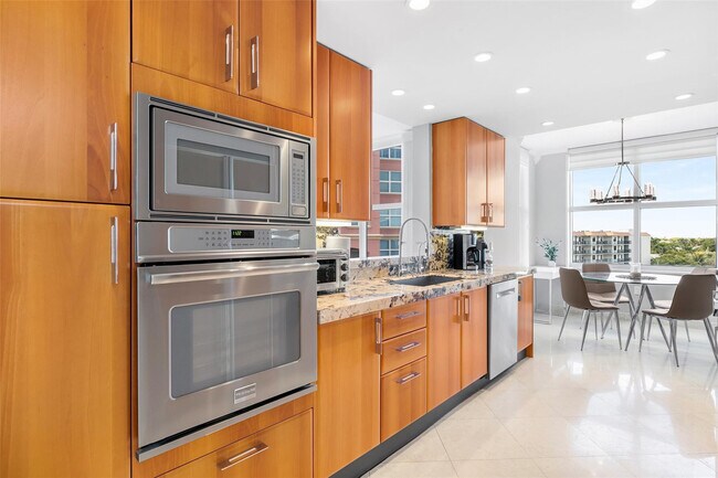 Building Photo - 2110 N Ocean Blvd