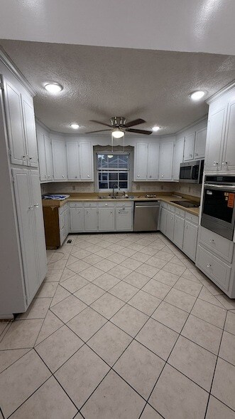 Building Photo - 3034 Fieldview Dr