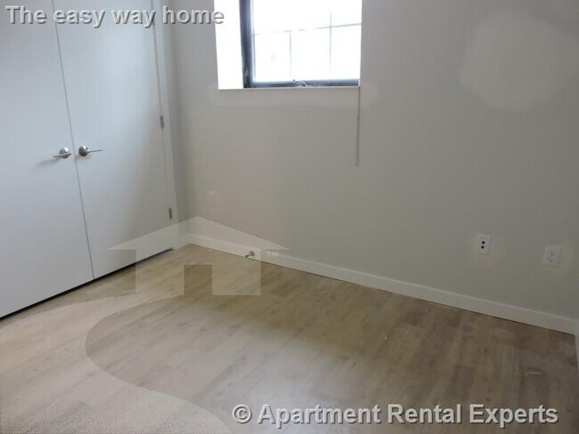 Building Photo - 10 Soden St