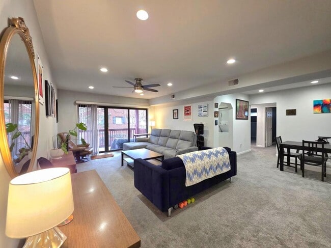 Building Photo - 2700 Dartmouth Rd