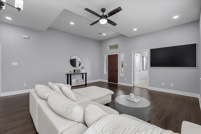 Building Photo - 20061 Torrey Pines Ln