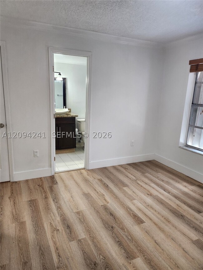 Building Photo - 1725 W 60th St