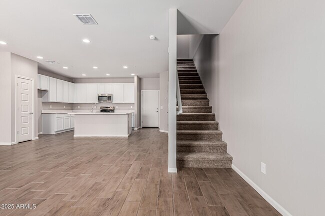 Building Photo - 733 E Commonwealth Ave