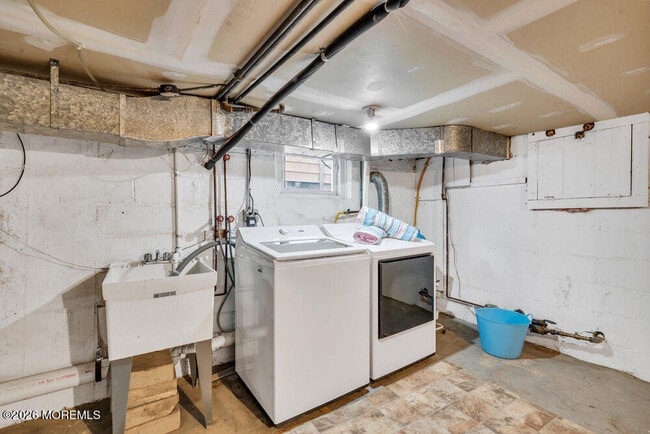 Building Photo - 435 Norwood Ave