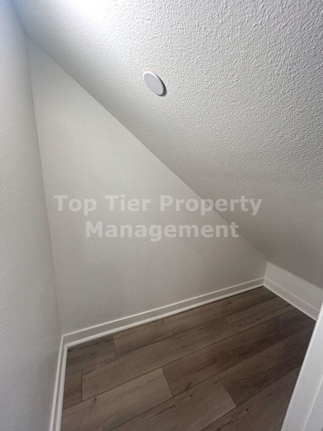 Building Photo - ***Gorgeous 2 bed / 2.5 bath / 1,083 sqft ...