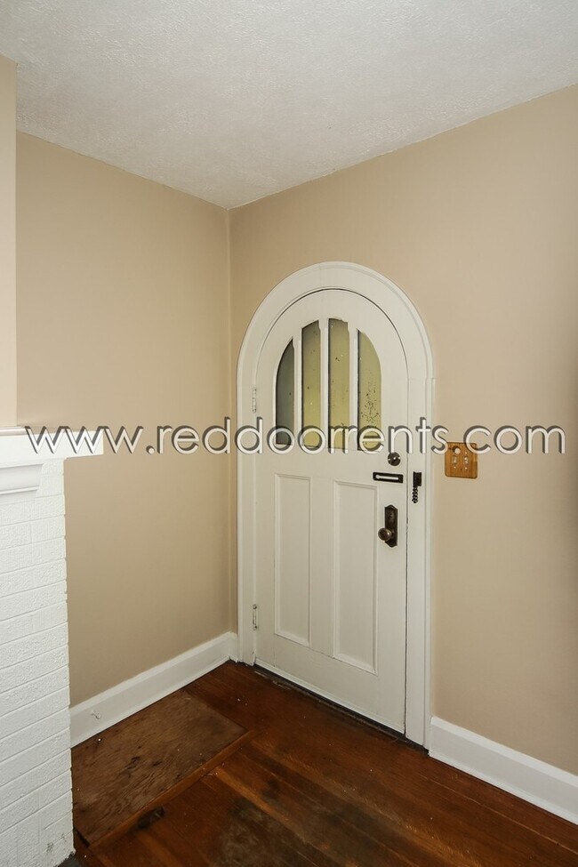 Building Photo - Coming Soon! 2 Bedroom/ 1.5 Bath Forest Hi...