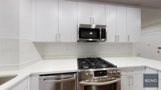 Building Photo - 145 W 55th St