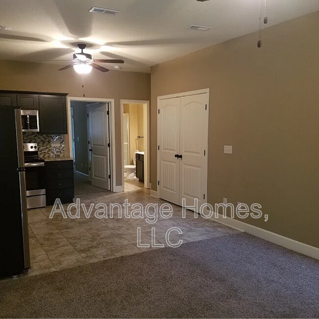 Building Photo - 2176 SW Timbertrace Ln