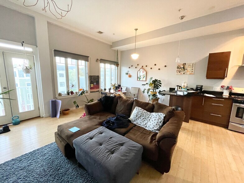 Building Photo - 1431 Tremont St