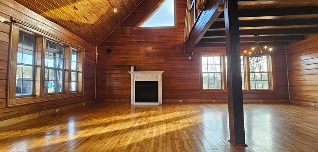 Building Photo - Private Log Cabin Home Peaceful Country Living on Acreage