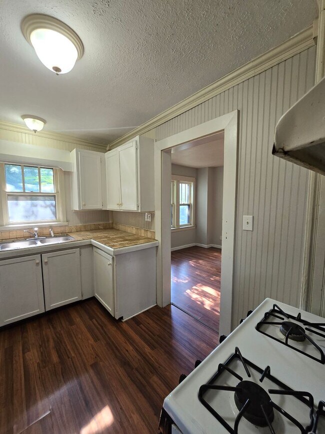 Building Photo - 2 Bedroom | 1 Bathroom | Springfield MO! | Fenced Yard!