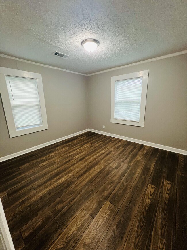 Building Photo - 2145 Pendleton St