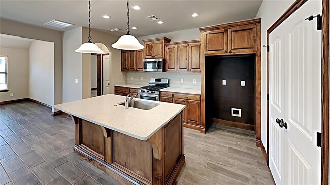 Building Photo - 14301 Peach Tree Dr