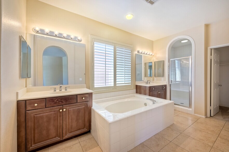 Building Photo - 44401 Penbrook Ln