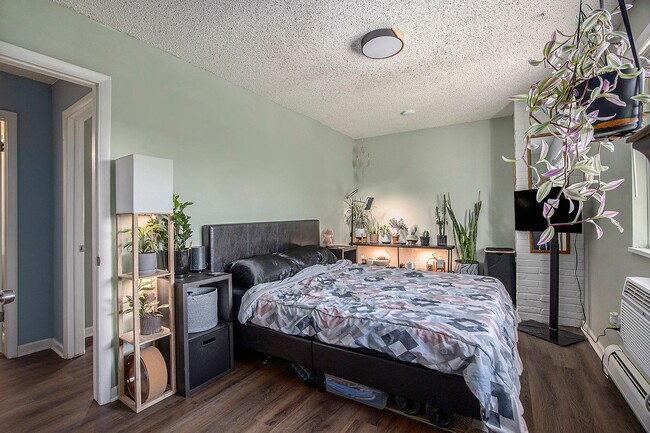Building Photo - University Hills 2 bedroom and 1.5 Bath Co...