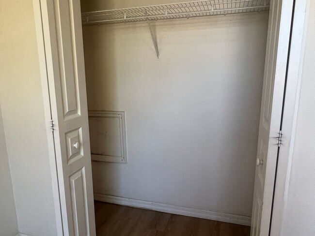 Building Photo - Welcome to your new home in beautiful Venice, Fl!  2 Bedroom 2 Bath w/ Den