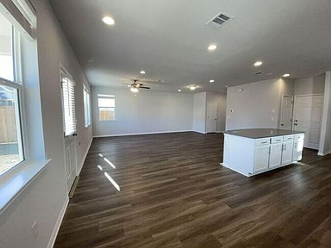 Building Photo - 233 Hauser Dr
