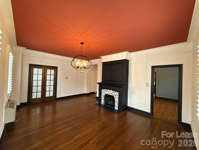 Building Photo - 301 W 10th St