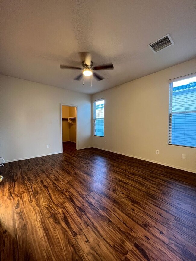 Building Photo - Two Story 4 Bedroom in Stoneridge