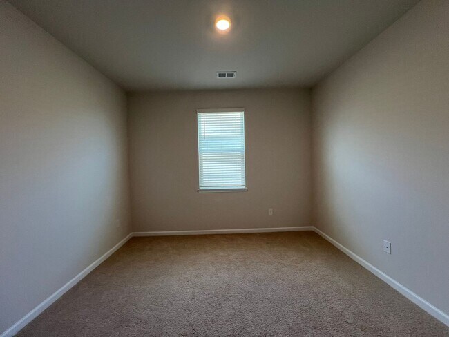Building Photo - *COMING SOON* Longs - 4 Bedroom / 2 Bathro...