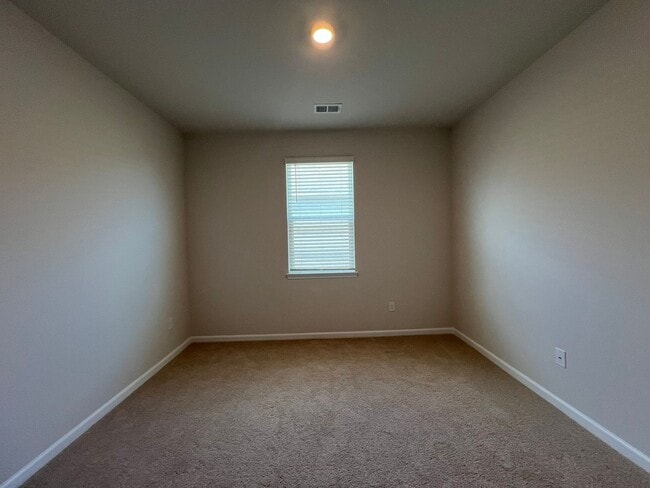 Building Photo - Longs - 4 Bedroom / 2 Bathroom House