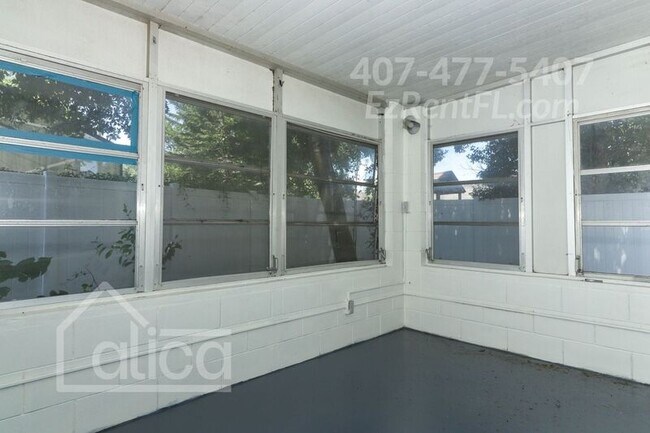 Building Photo - 135 W Chesley Ave