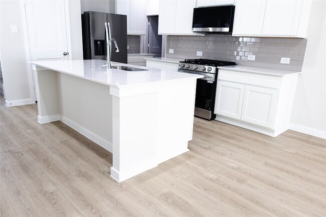 Building Photo - 247 Forest W St