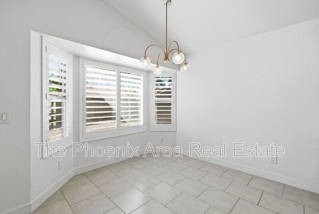 Building Photo - 507 W Nopal Ave