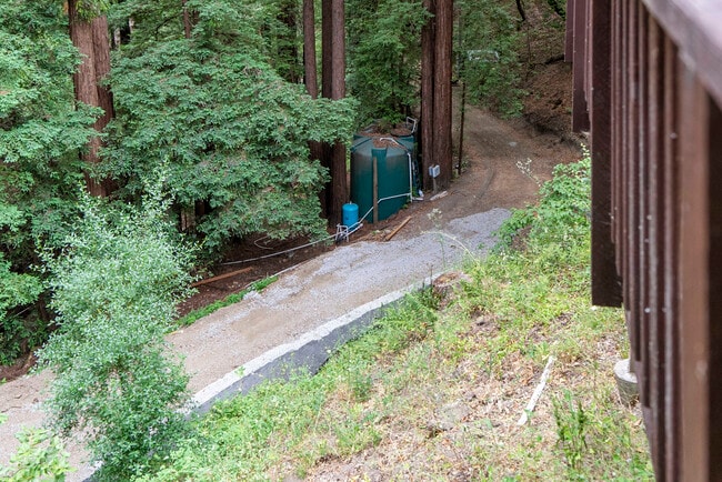 Building Photo - 975 Logan Creek Rd