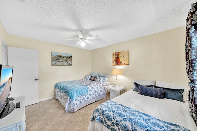 Building Photo - 9278 Vista Del Lago