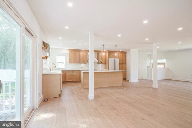 Building Photo - 316 Farmdale Rd