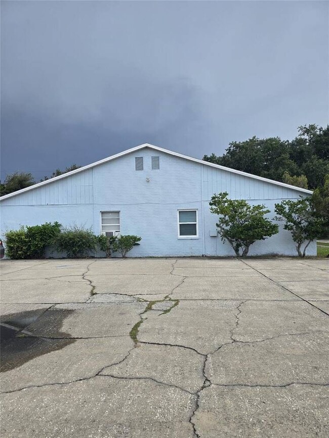 Building Photo - 3064 St Paul Dr