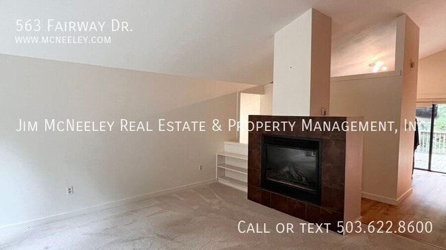 Building Photo - 563 Fairway Dr