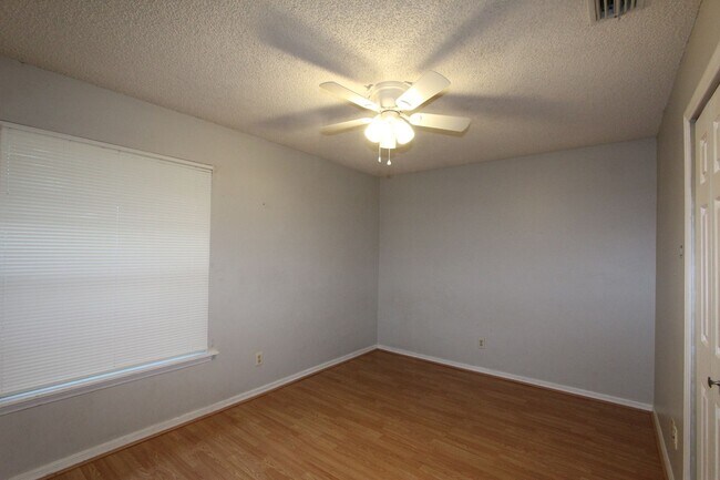 Building Photo - Beautiful 3B/2B Home in Minneola!