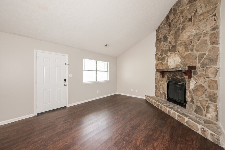 Building Photo - 488 Carillon Ln