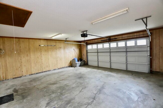 Building Photo - 60 Vinca Ct