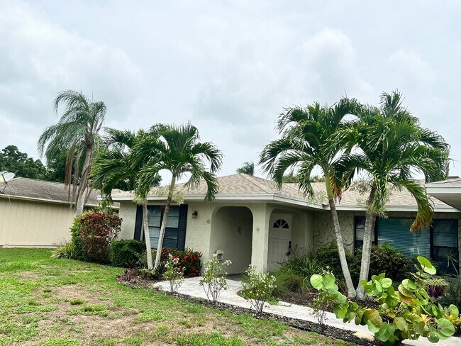 Building Photo - BEAUTIFUL 3 BEDROOM POOL HOME IN SANDPIPER...
