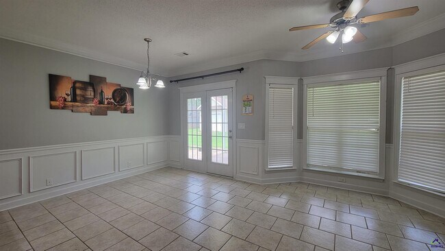 Building Photo - 203 Duke Ln