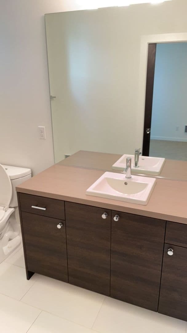 Building Photo - Leschi Townhome