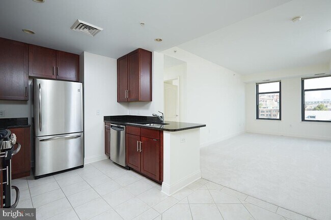 Building Photo - 525 N Fayette St