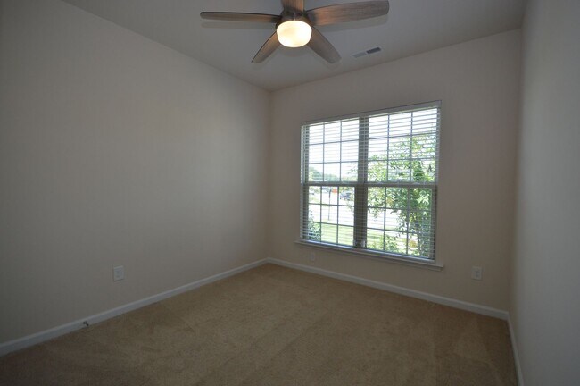 Building Photo - 904 Cozy Oak Ave