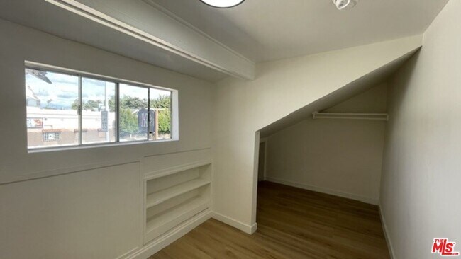 Building Photo - 4815 Normandie Ave
