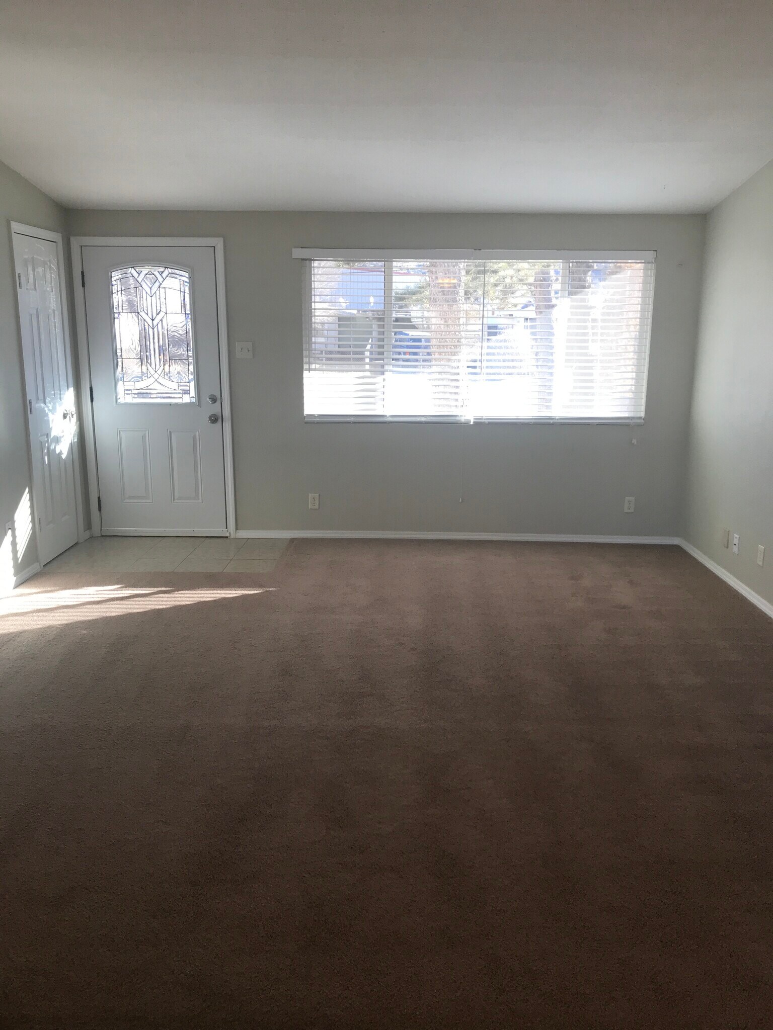 Building Photo - 1415 Willow Dr