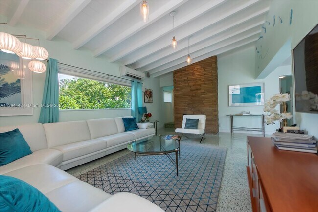 Building Photo - 3327 NE 15th Ct