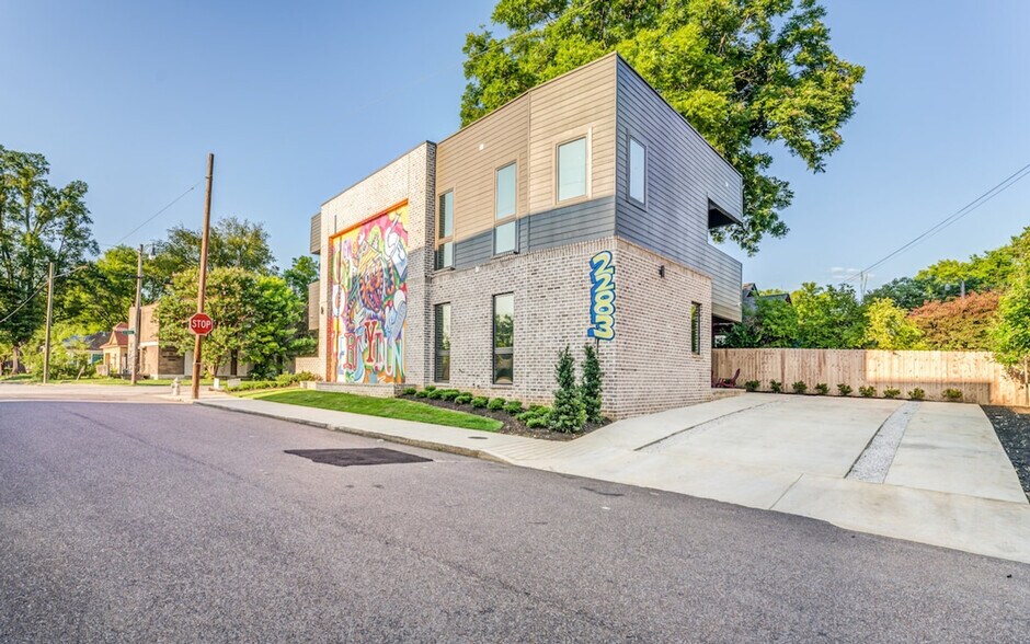 Building Photo - 2283 Young Ave