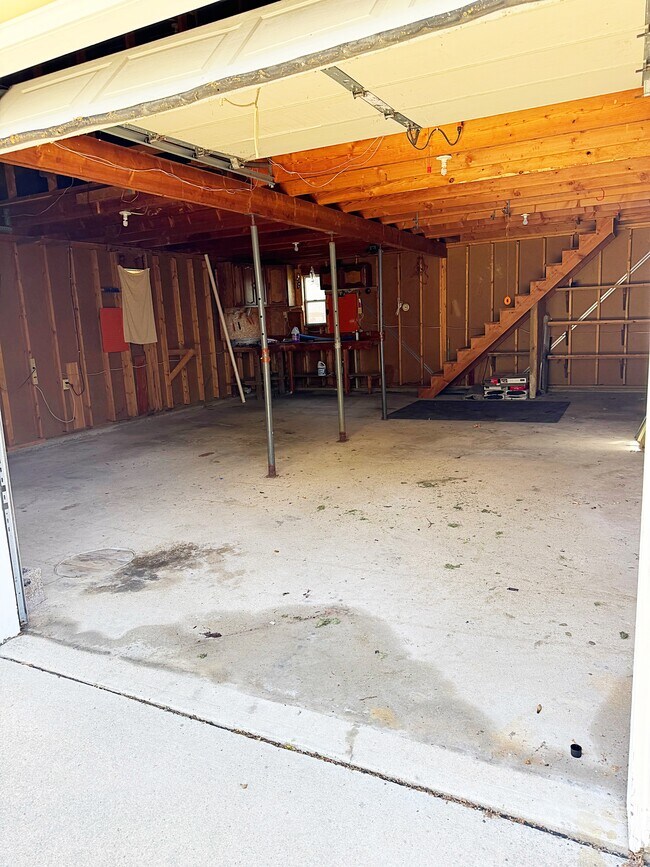 Building Photo - 508 6th Ave