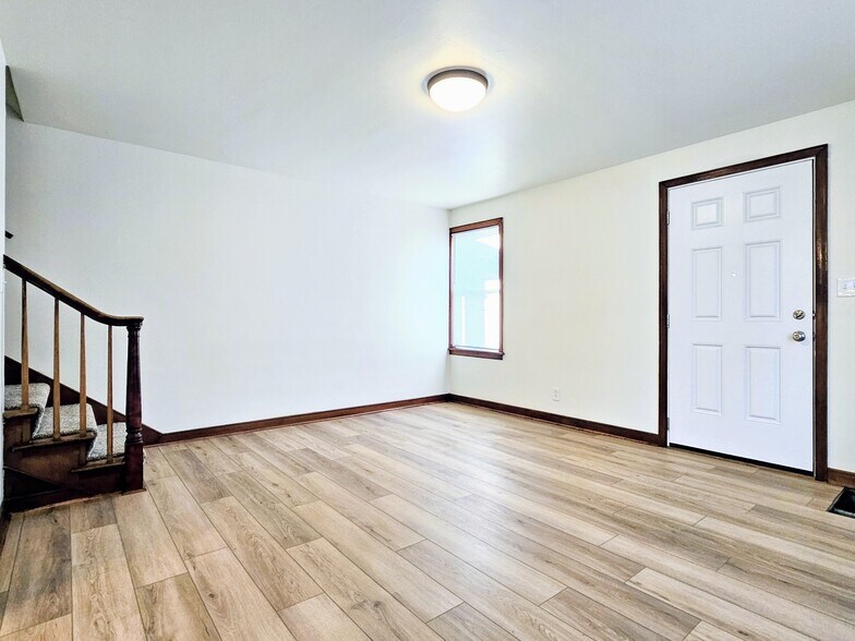 Building Photo - 225 Arch St