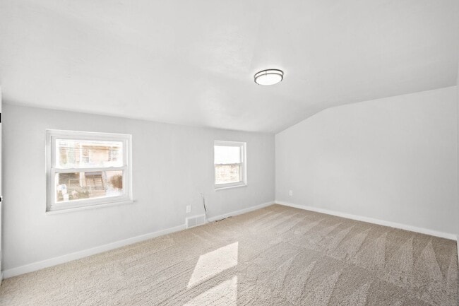 Building Photo - Stunning 2 bedroom home in Mt. Washington available May 1!