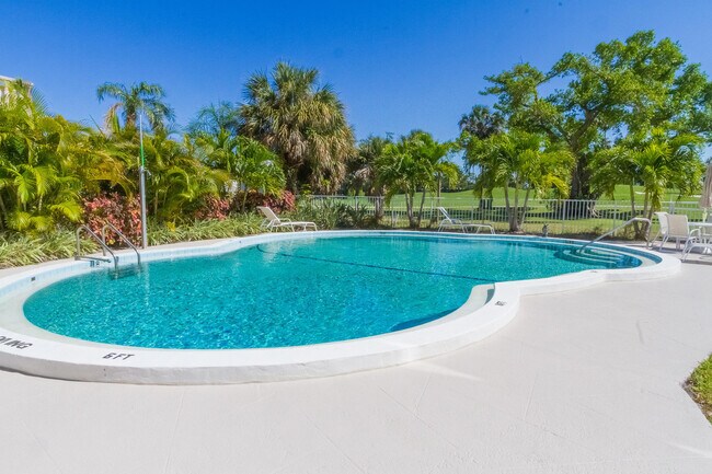 Building Photo - 300 E Royal Palm Rd