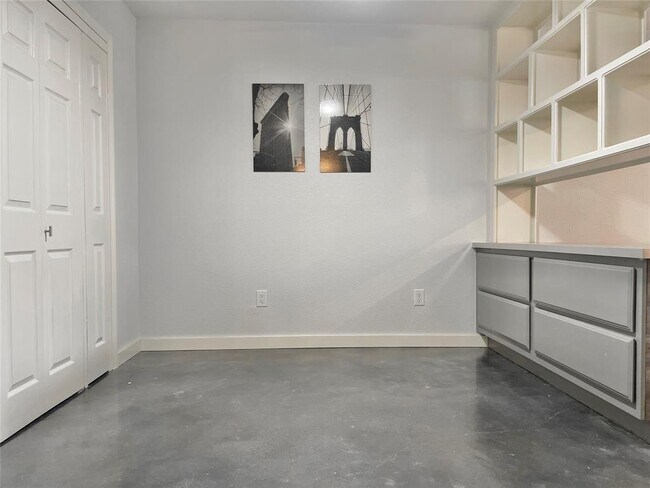Building Photo - 1311 Antoine Dr